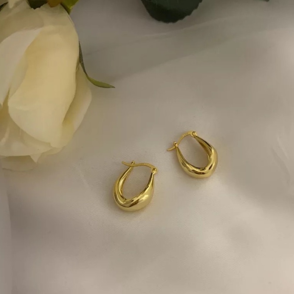 Gold hoop earrings - 18k real gold plated on 925 sterling silver minimal design - Picture 6 of 8